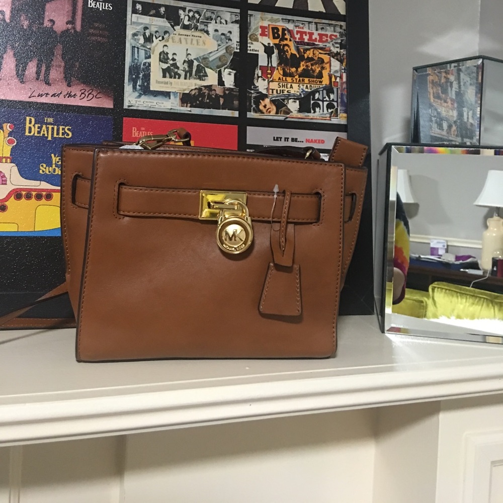 🌼 Michael Kors Leather crossbody W/ Lock 🌼 Hamilton purse - brown- new w/o tag